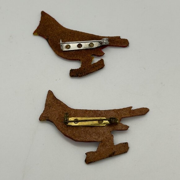 Vintage Cardinal Brooch Handcrafted Leather Birds Hand Painted - Picture 13 of 15